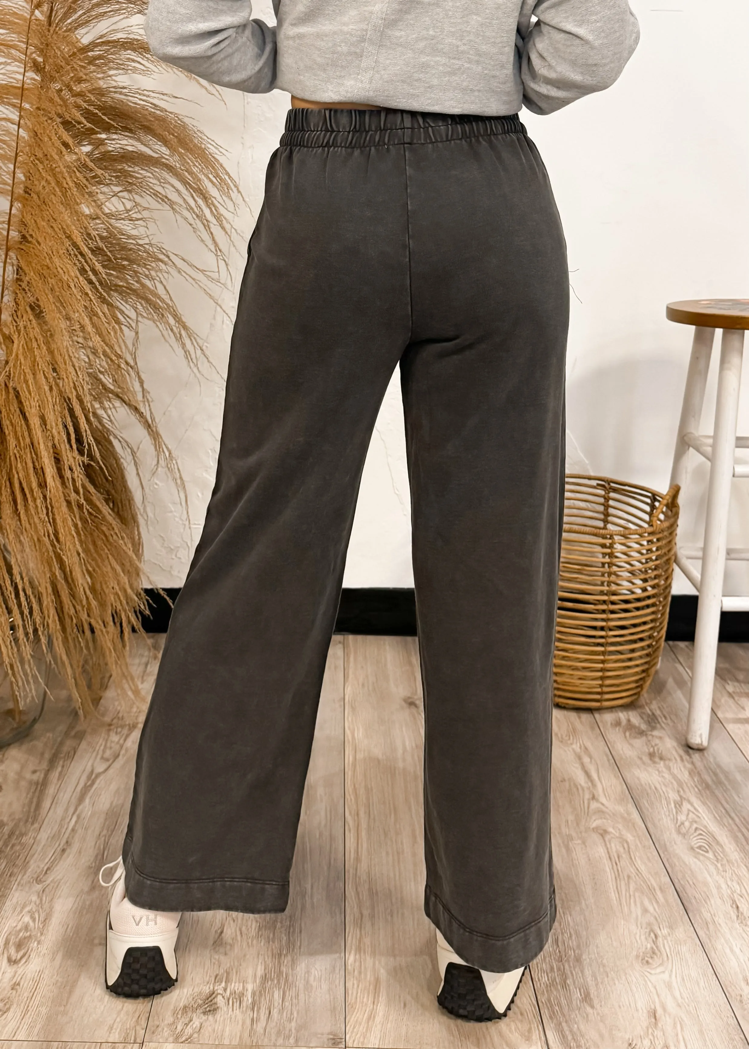 Running Errands Wide-Leg Sweatpant